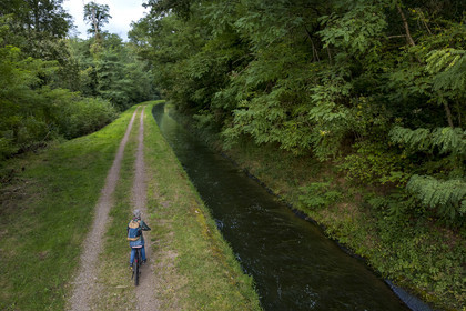 France, Nievre, Regional Natural Park of Morvan, Montigny-en-Morvan downstream from Lake Pannecière, cyclist on the path along the Rigole d’Yonne which draws water from the Yonne at Lake Pannecière and feeds the Nivernais Canal (aerial view)