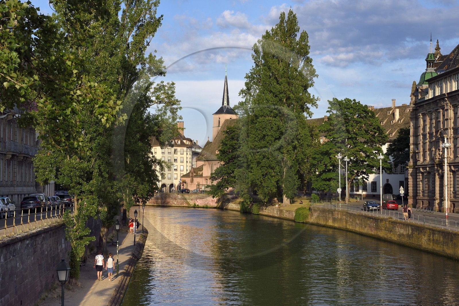 France, Bas-Rhin (67), Strasbourg, vieille ville classée au Patrimoine Mondial de l'UNESCO, le quai Saint-Thomas