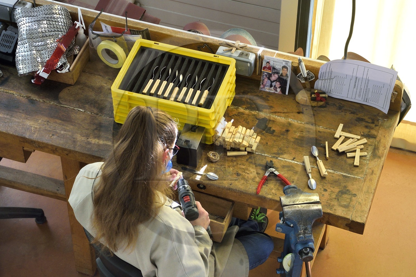 France, Dordogne (24), Périgord Vert, Nontron, fabrication artisanale des couteaux de Nontron à la Coutellerie Nontronnaise
