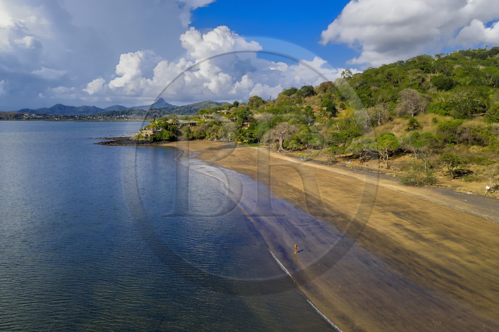 France, Ile de Mayotte, Grande-Terre, Nyambadao, la plage de Sakouli et l'Hotel Sakouli en arrière plan (vue aérienne)