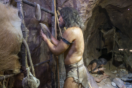 France, Alpes-de-Haute-Provence (04), Parc Naturel Régional du Verdon, Quinson, Musée de préhistoire des Gorges du Verdon conçu par l'architecte Norman Foster, reconstitution d'un village néolithique en Haute-Provence (vers 2000 av. J-C)