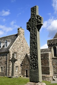United Kingdom, Scotland, Highland, Inner Hebrides, Isle of Iona facing the Isle of Mull, St. Martin's Cross (dated to the 8th century) in front of Iona abbey founded by Saint Columba in the 6th century, St. John's Cross (copy) in the background