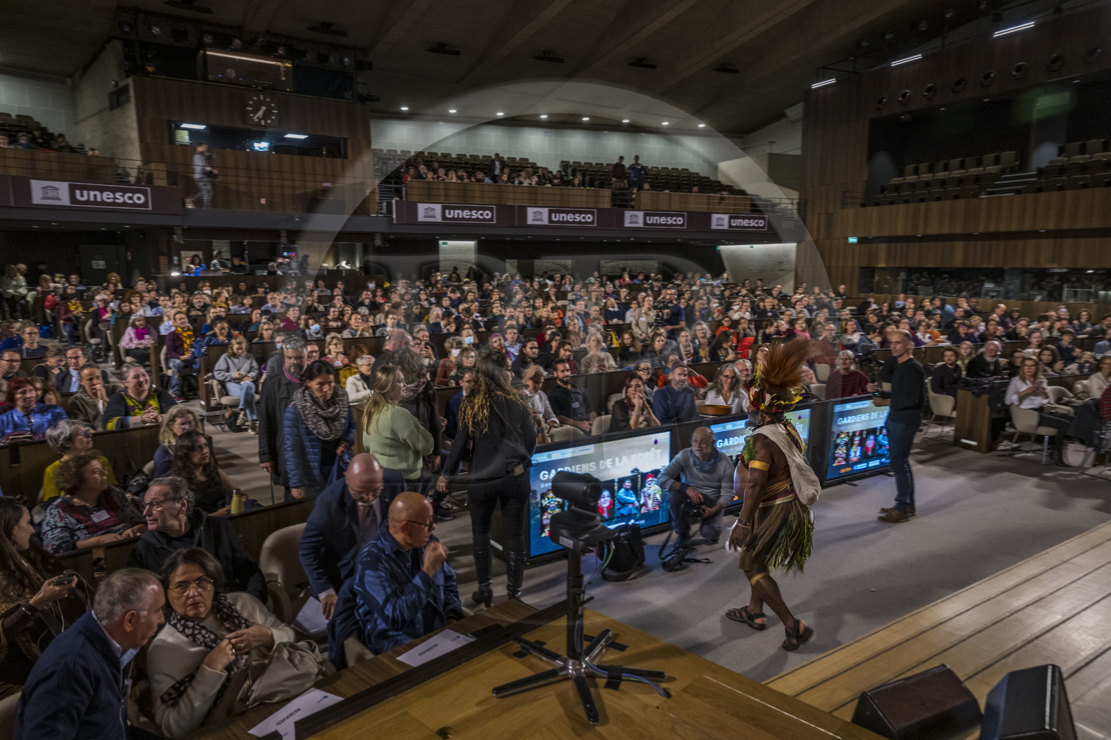 France, Paris (75), siège de l'UNESCO, conférence à l'Université de la Terre du 25 novembre 2022, le chef Papou Mundiya Kepanga