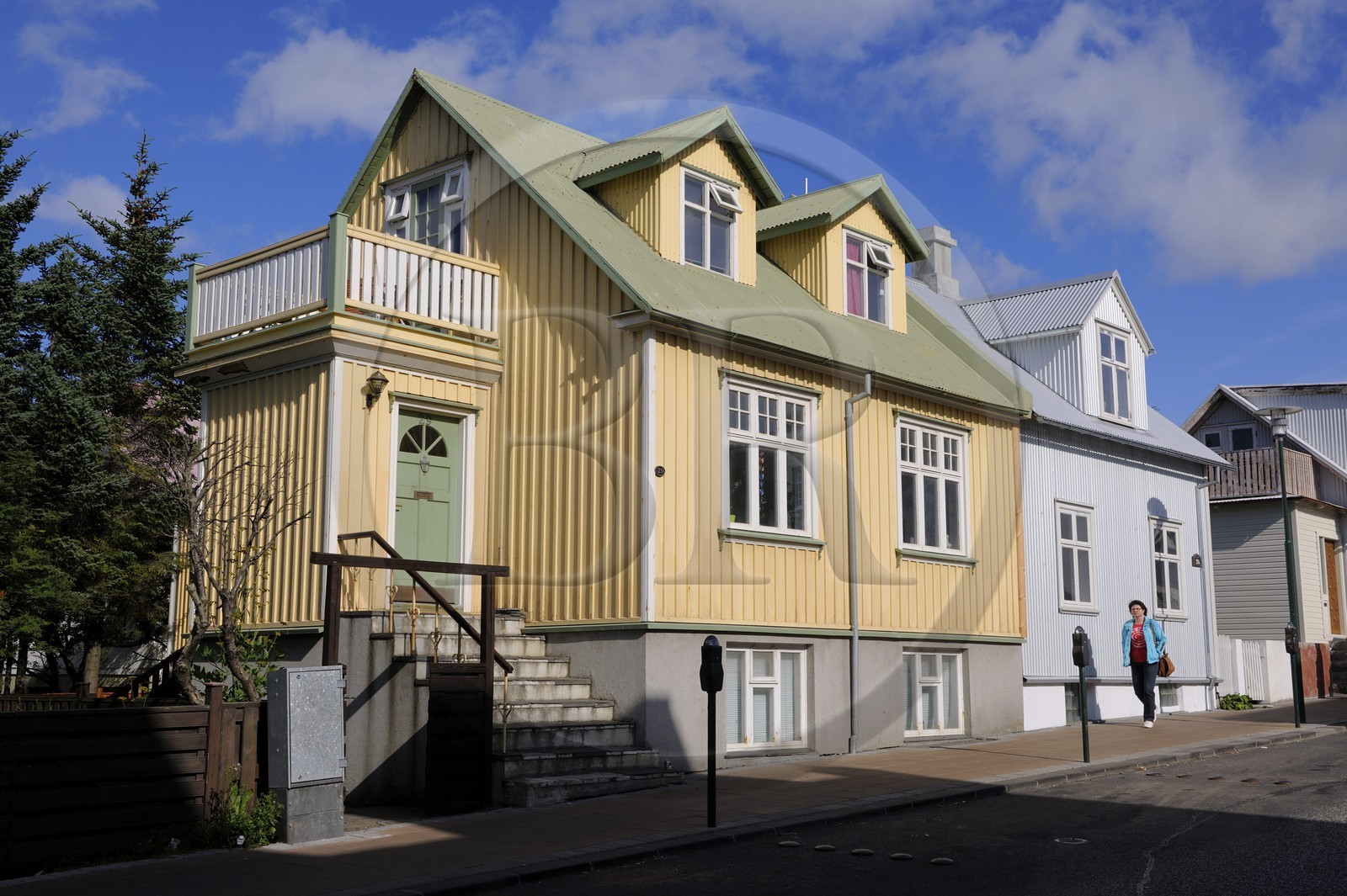 Iceland, Reykjavik, house in the street Skolavordustigur (old town) leading to the port