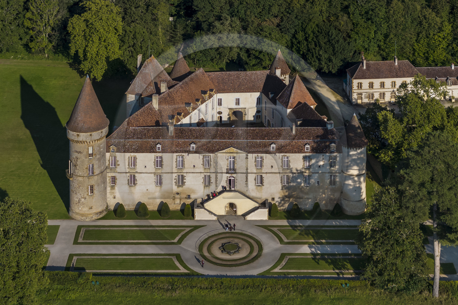 France, Nièvre (58), Parc naturel régional du Morvan, Bazoches, le chateau de Bazoches qui fut propriété du maréchal Sébastien le Prestre de Vauban (vue aérienne)