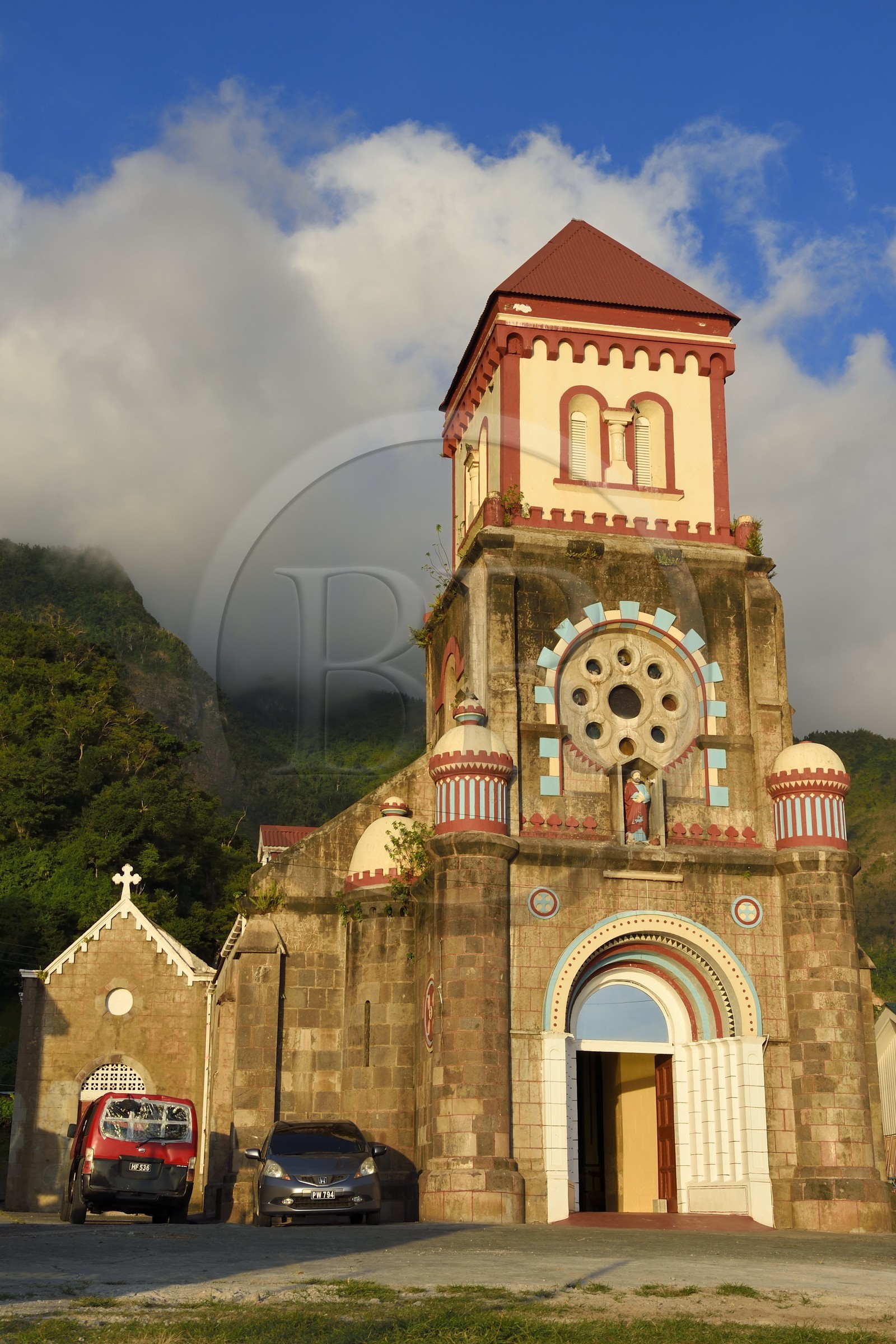 Caraïbes, Ile de la Dominique, baie de Soufrière, le village de Soufrière, l'église catholique de Saint-Marc