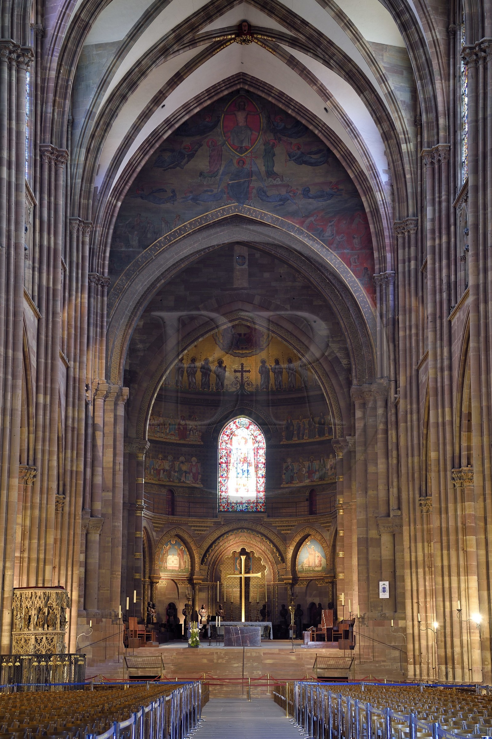 France, Bas Rhin, Strasbourg, old town listed as World Heritage by UNESCO, Notre Dame Cathedral, the nave and the Romanesque choir