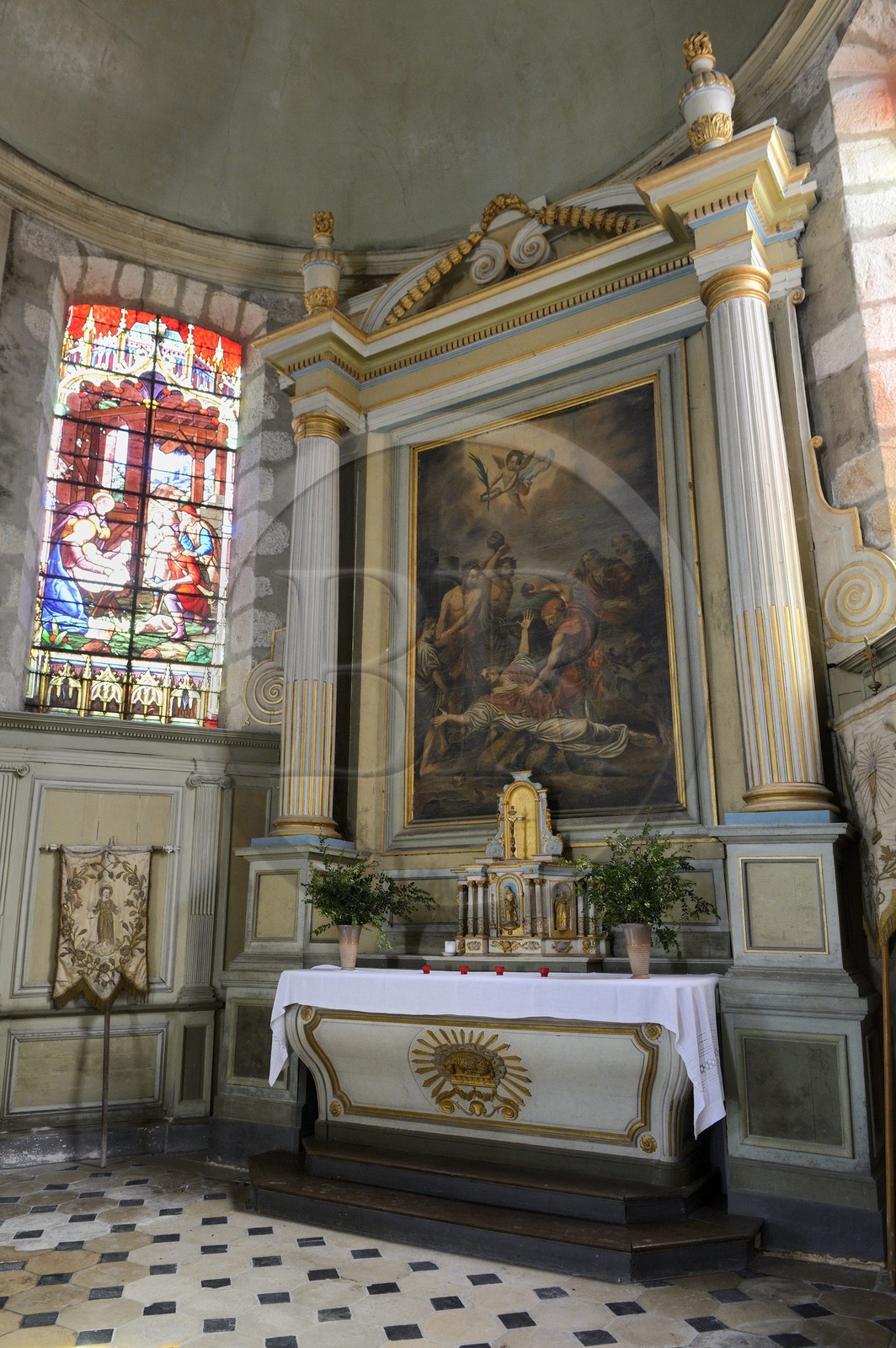 France, Seine-et-Marne (77), village de Maincy qui jouxte le domaine du château de Vaux-le-Vicomte, l'Eglise Saint Etienne, retable d'autel réalisé par le célèbre menuisier d'art de Fouquet Jacques Prou