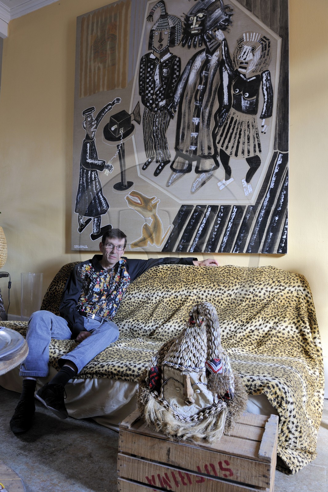 France, Hérault (34), région de Sète, l' artiste peintre André Cervera dans sa maison de Poussan