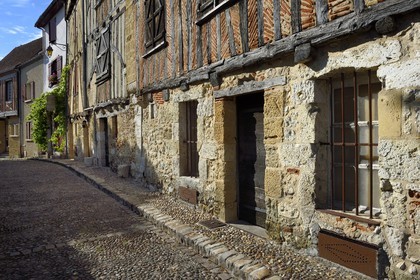 France, Dordogne (24), Bergerac, maisons à colombages des capitaines de gabarres place de la Myrpe dans le quartier des bateliers