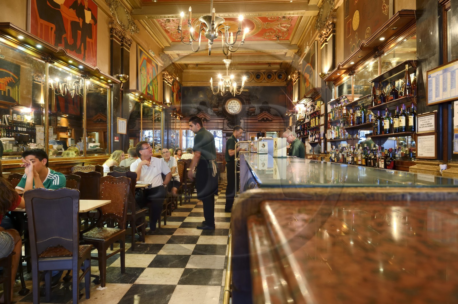 Portugal, Lisbonne, quartier du Chiado, le café historique A Brasileira rua Garret