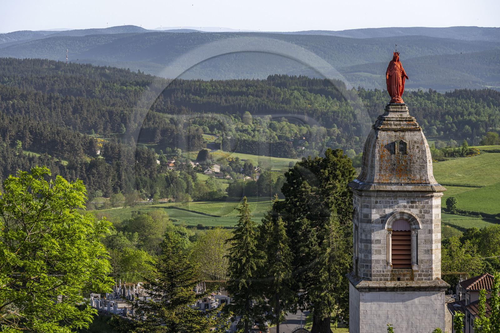 France, Haute-Loire (43), Pradelles, labellisé Les Plus Beaux Villages de France, village sur le chemin de Stevenson (GR 70), la vallée de l'Allier et la chapelle Notre-Dame
