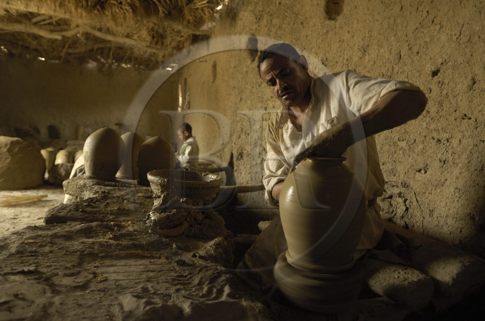 Egypte, Haute Egypte, désert libyque, oasis de Dakhla, vieux village de Al-Qasr, l'atelier du potier