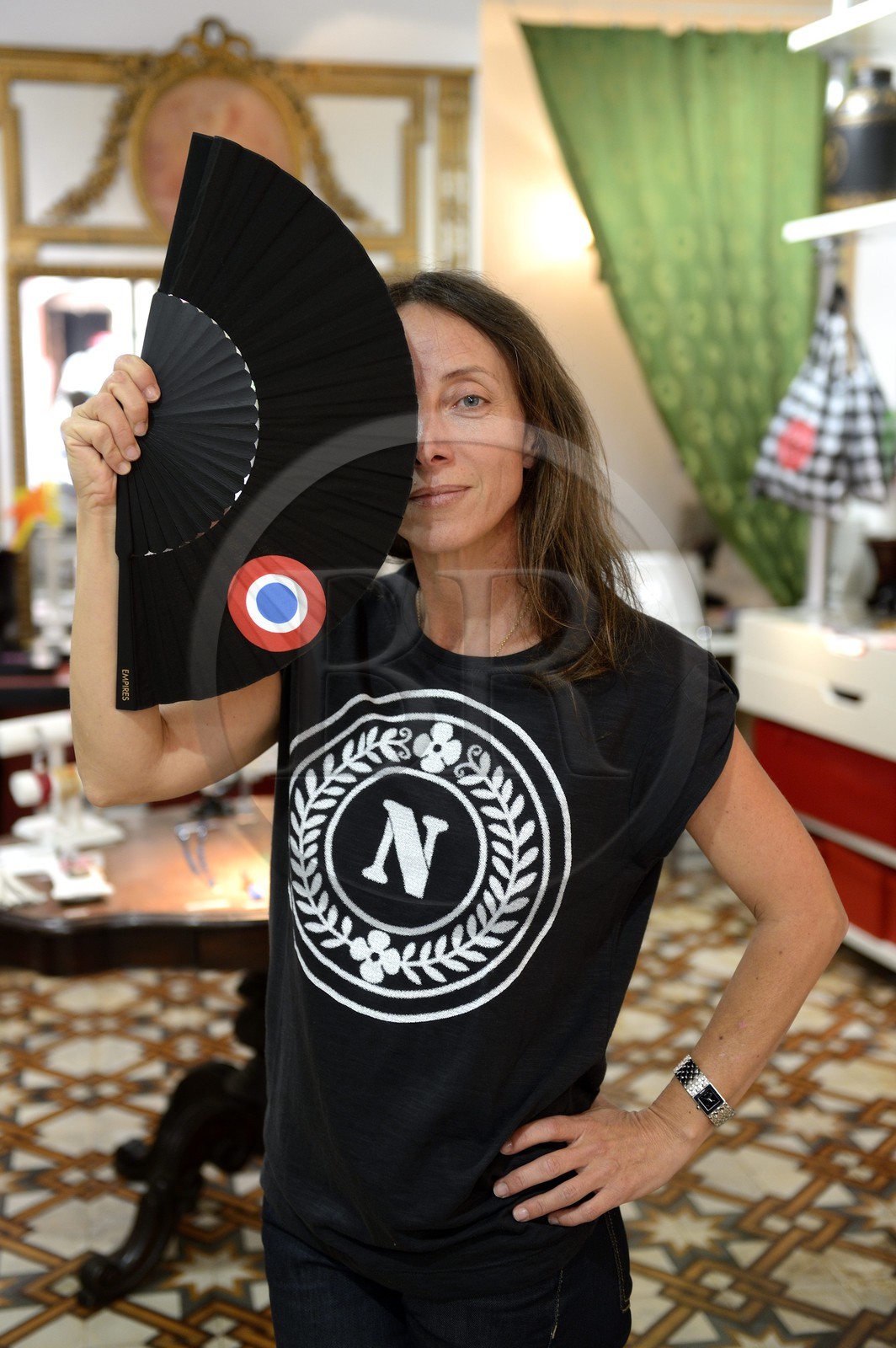 France, Corse-du-Sud (2A), Ajaccio, Valerie Santarelli conceptrice de la boutique fashion à l'enseigne Empires qui détourne l'image de Napoleon Bonaparte