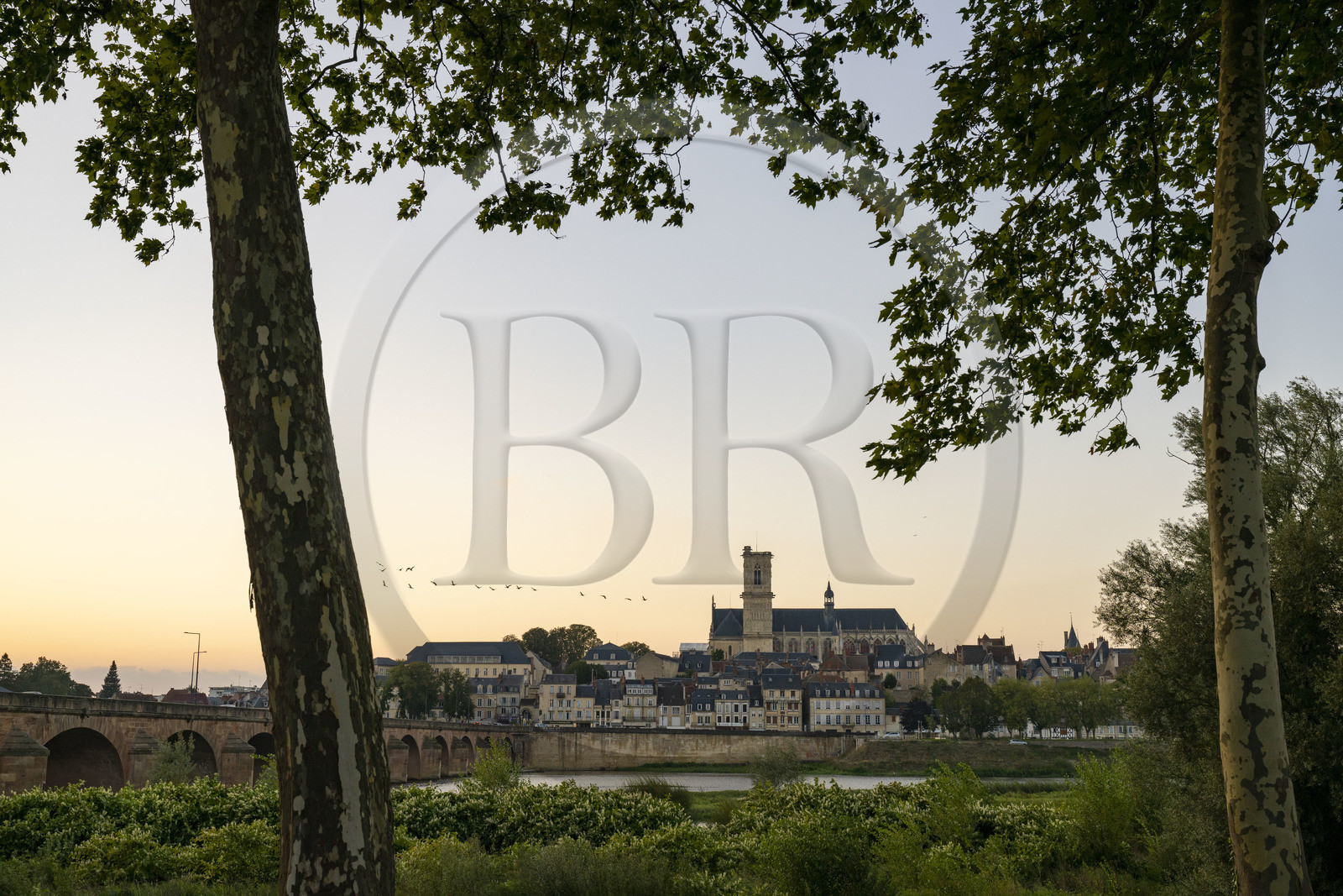 France, Nièvre, Nevers, the Loire upstream from the Pont de la Loire, the Quai de Mantoue and the Saint-Cyr-et-Sainte-Julitte cathedral in the background