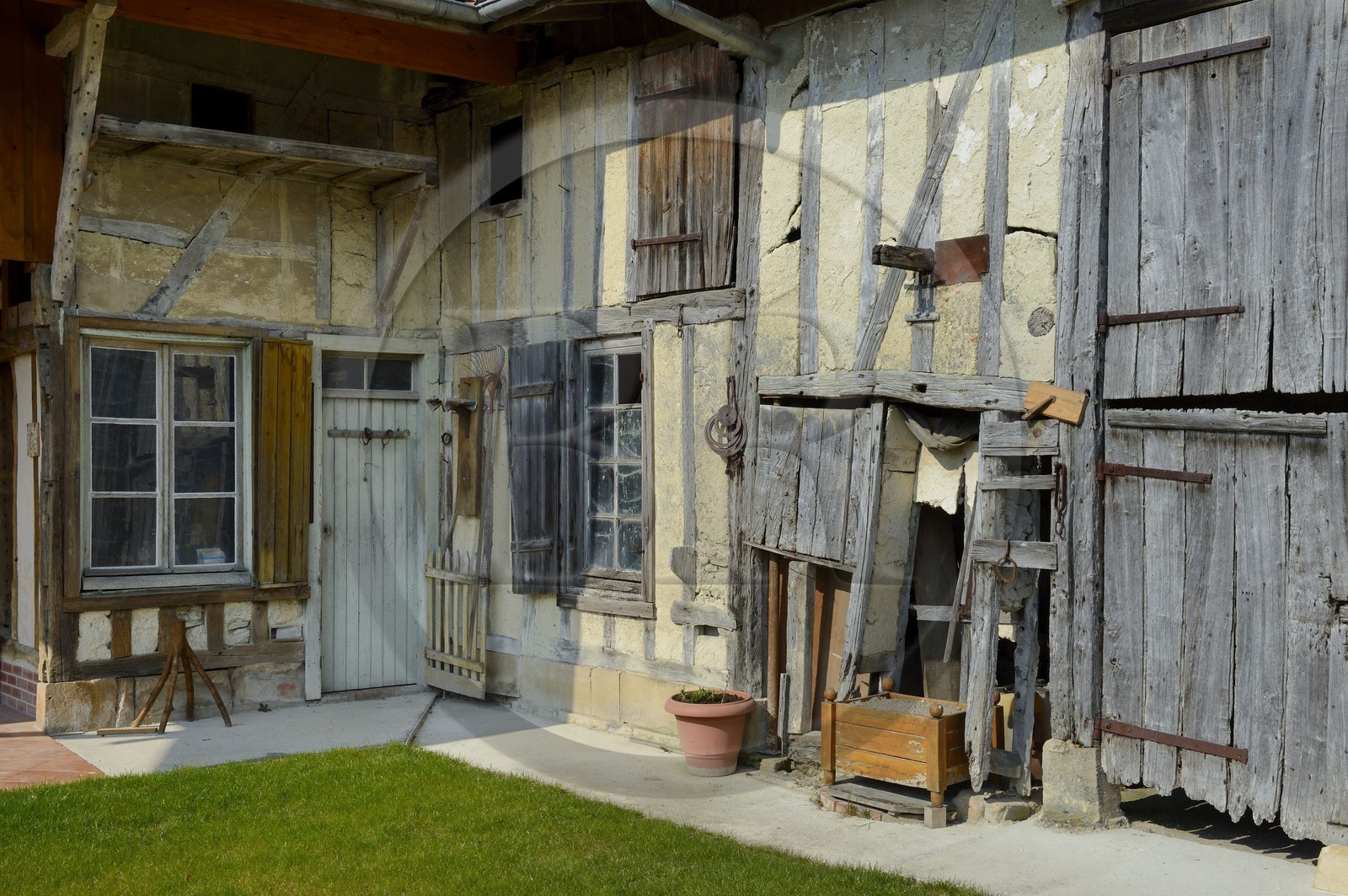 France, Marne, village of Saint-Amand-sur-Fion, interior courtyard of a half timbered farm in Petite rue de l'Eglise