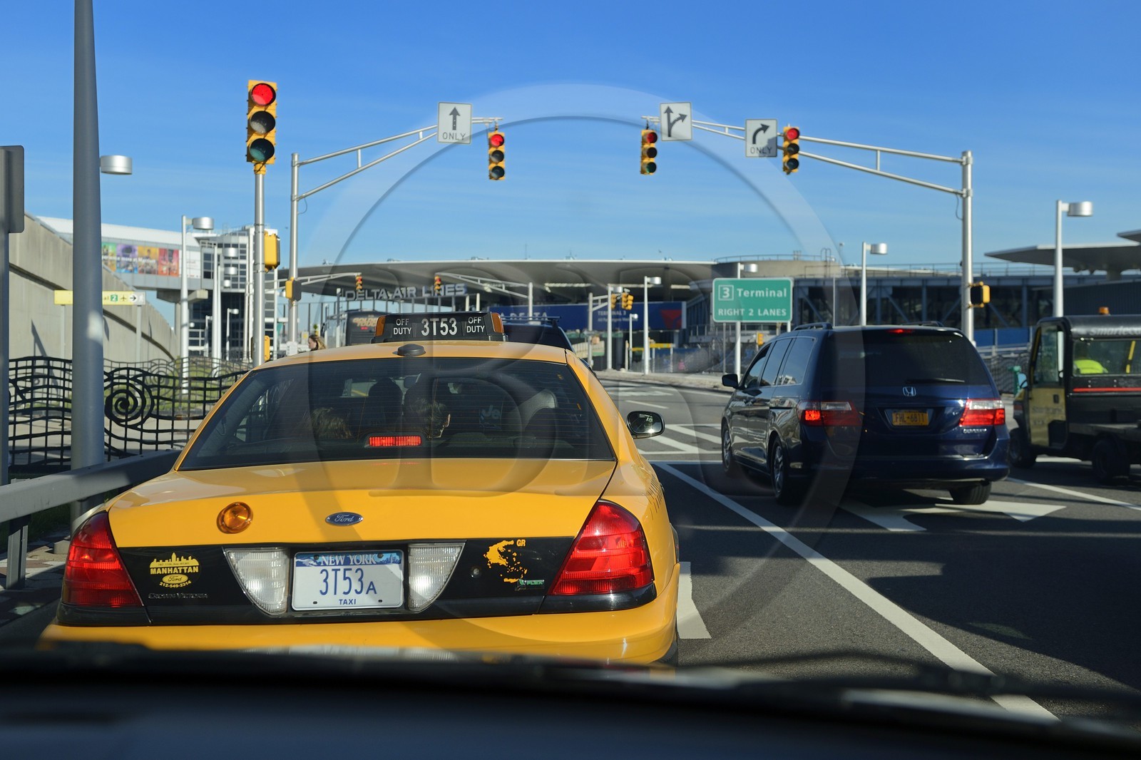 Etats-Unis, New York, taxi arrivant à l'aéroport Kennedy (JFK)