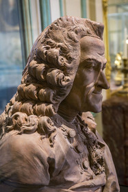France, Paris (75), quartier du Marais, Musée Carnavalet, buste de François-Marie Arouet dit Voltaire (XVIIIe siècle)