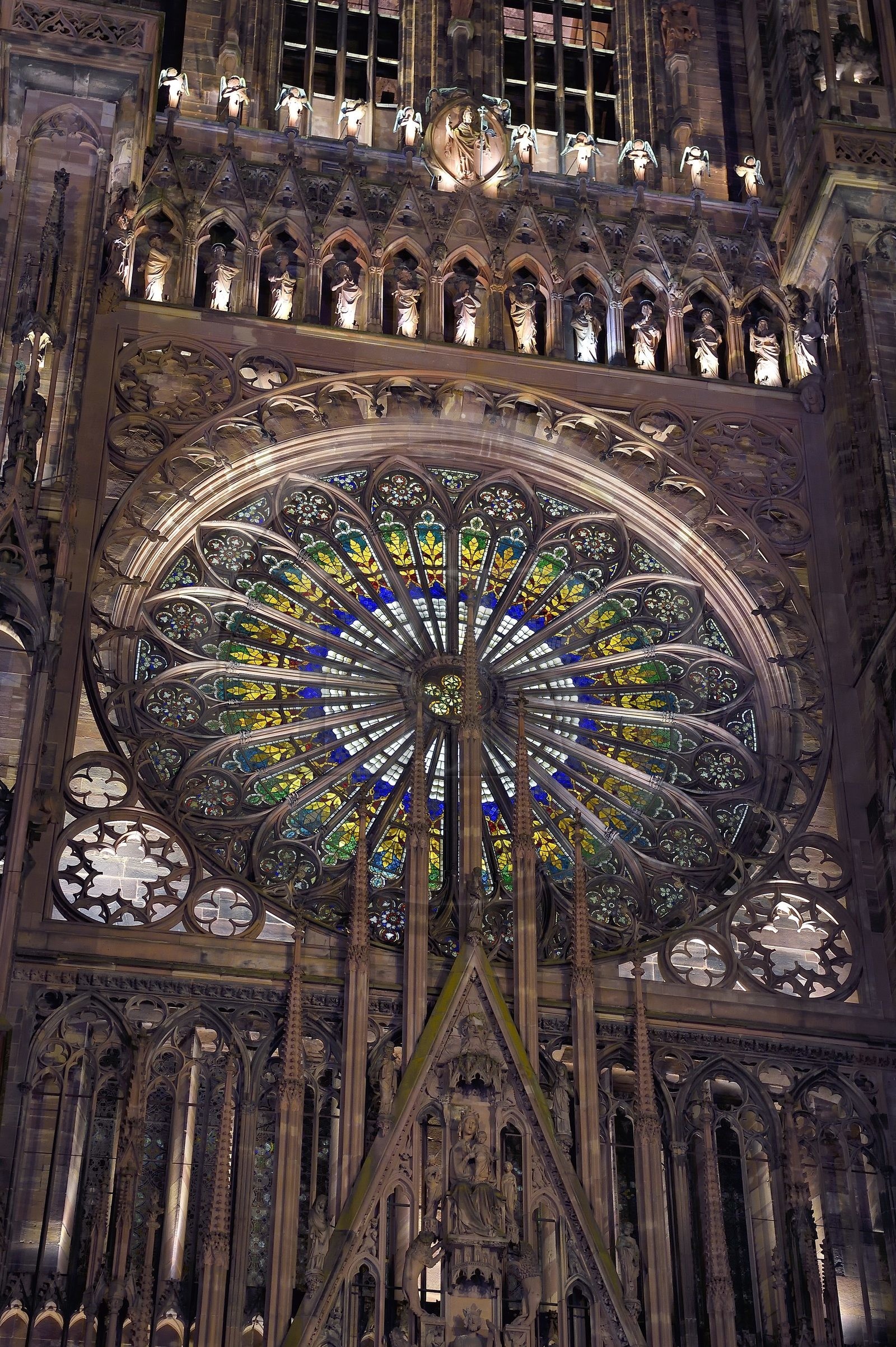 France, Bas-Rhin (67), Strasbourg, vieille ville classée au Patrimoine Mondial de l'UNESCO, la cathédrale Notre-Dame, la facade occidentale avec sa rosace