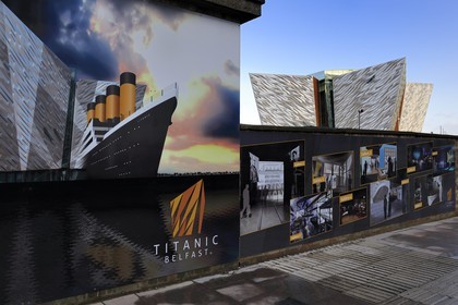 Royaume-Uni, Irlande du Nord, Belfast, le nouveau quartier Titanic Quarter de Queen's Island, le centre Titanic Belfast Experience