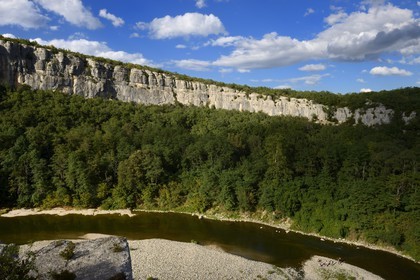 France, Ardèche (07), Ruoms, la rivière Ardèche dans les défilés de Ruoms à Pradons, le cirque de Giens