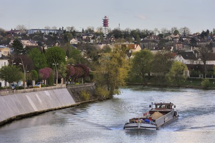 France, Val-de-Marne (94), les bords de Marne, Bry-sur-Marne, péniche sur la Marne