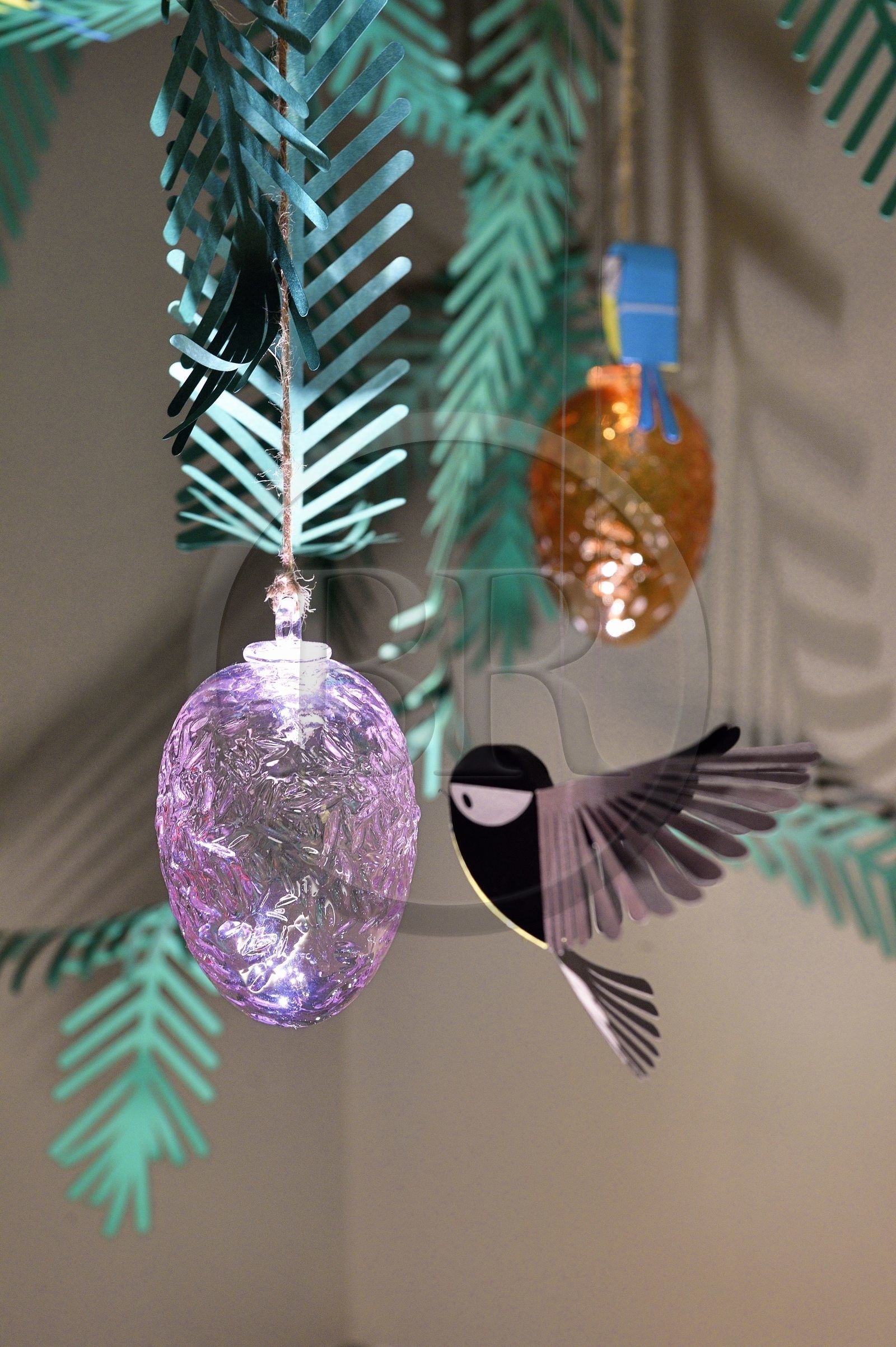 France, Bas-Rhin (67), Selestat, la Bibliothèque Humaniste, exposition sur les boules de Noël et les comptes, référence à Piaf et la légende du sapin