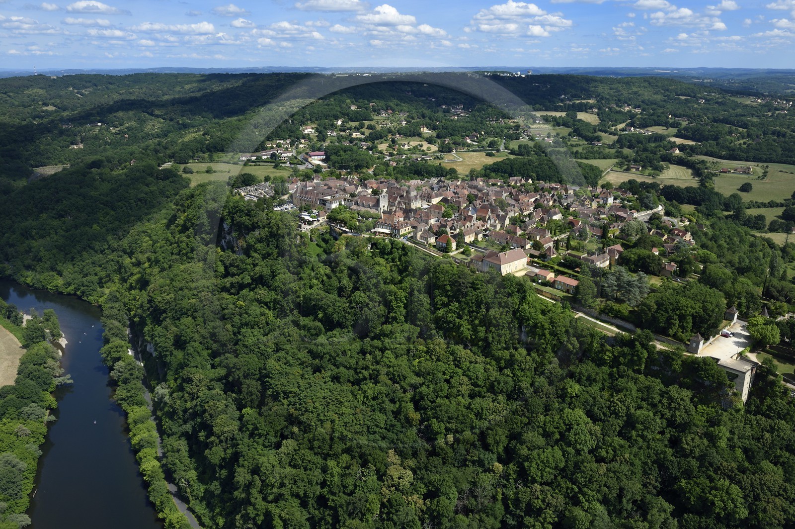 France, Dordogne (24), Périgord Noir, vallée de la Dordogne, vallée de la Dordogne, Domme, labellisé Les Plus Beaux Villages de France (vue aérienne)