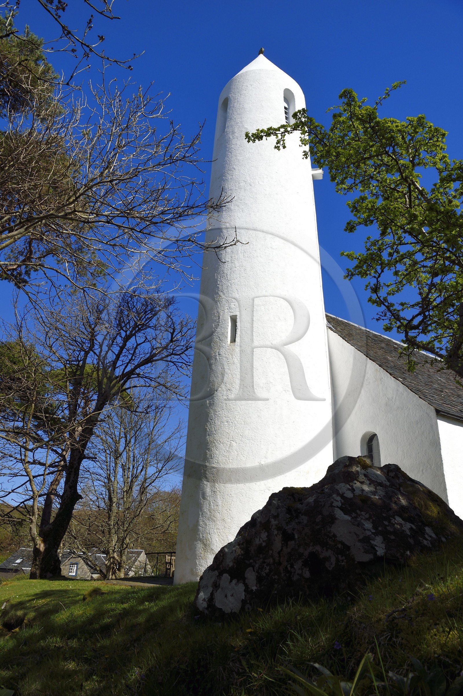 United Kingdom, Scotland, Highland, Inner Hebrides, Isle of Mull, Dervaig, Kilmore Church with a round tower