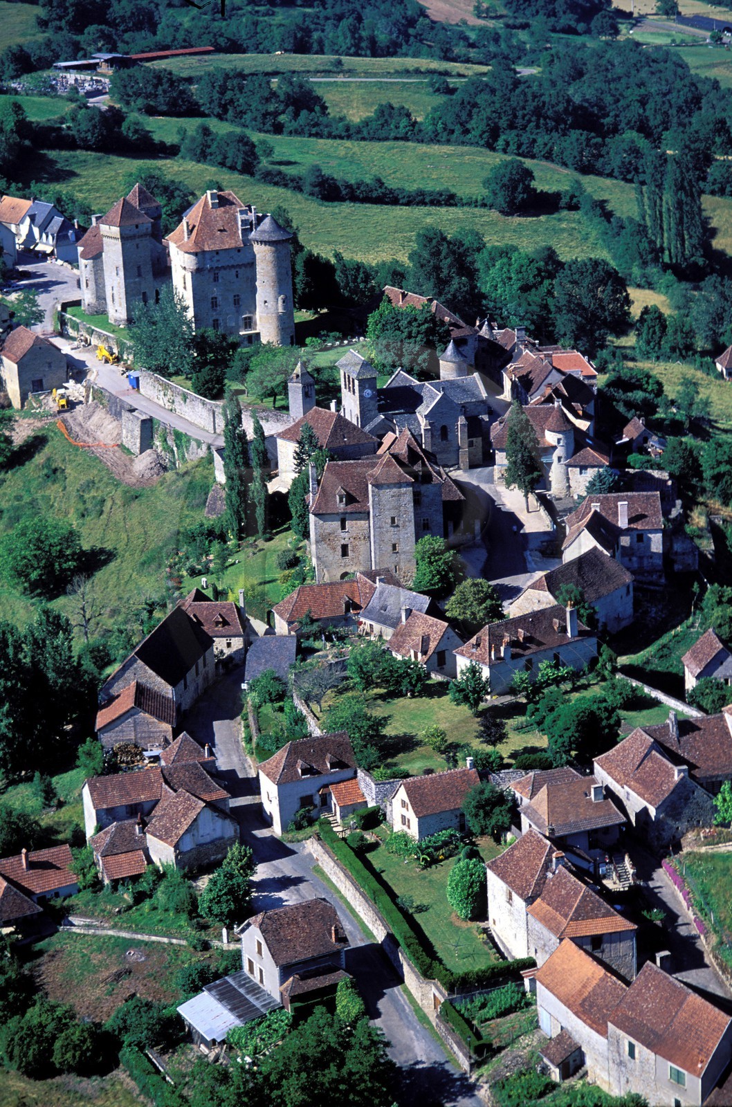 France, Corrèze (19), Curemonte, labellisé Les Plus Beaux Villages de France, le village et le château (vue aérienne)