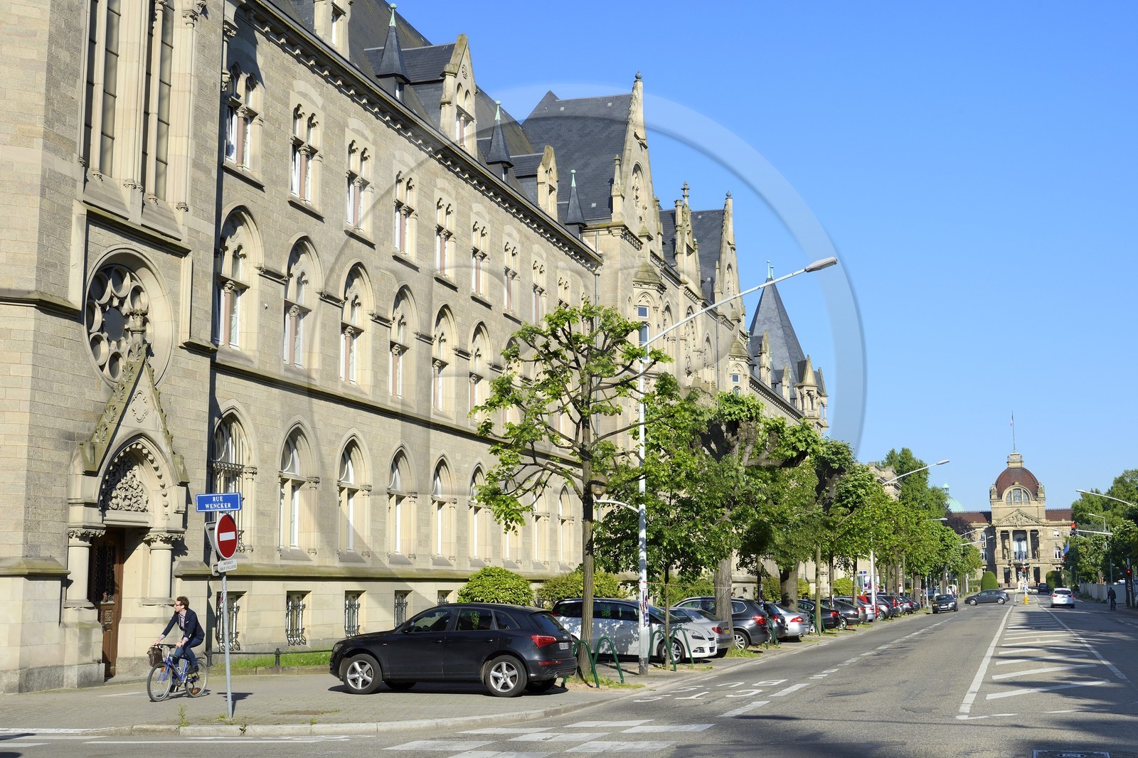 France, Bas-Rhin (67), Strasbourg, quartier de la Neustadt datant de la periode allemande, la grande Poste avenue de la Libertée et le Palais du Rhin sur la place de la République en arrière plan