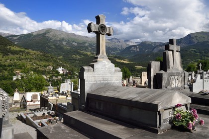 France, Alpes de Haute Provence, Ubaye valley, Jausiers cemetery and the mexican villa known as the castle of Magnans in the background