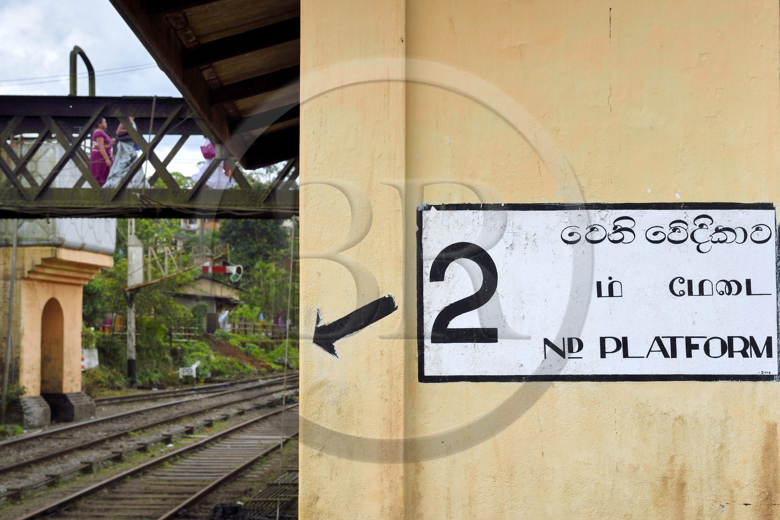Sri Lanka, Province du Centre, trajet en train dans la région montagneuse de la culture du thé, gare de Hatton