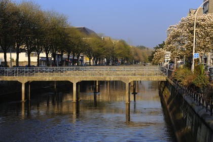 France, Finistère (29), Quimper, passerelles sur l'Odet