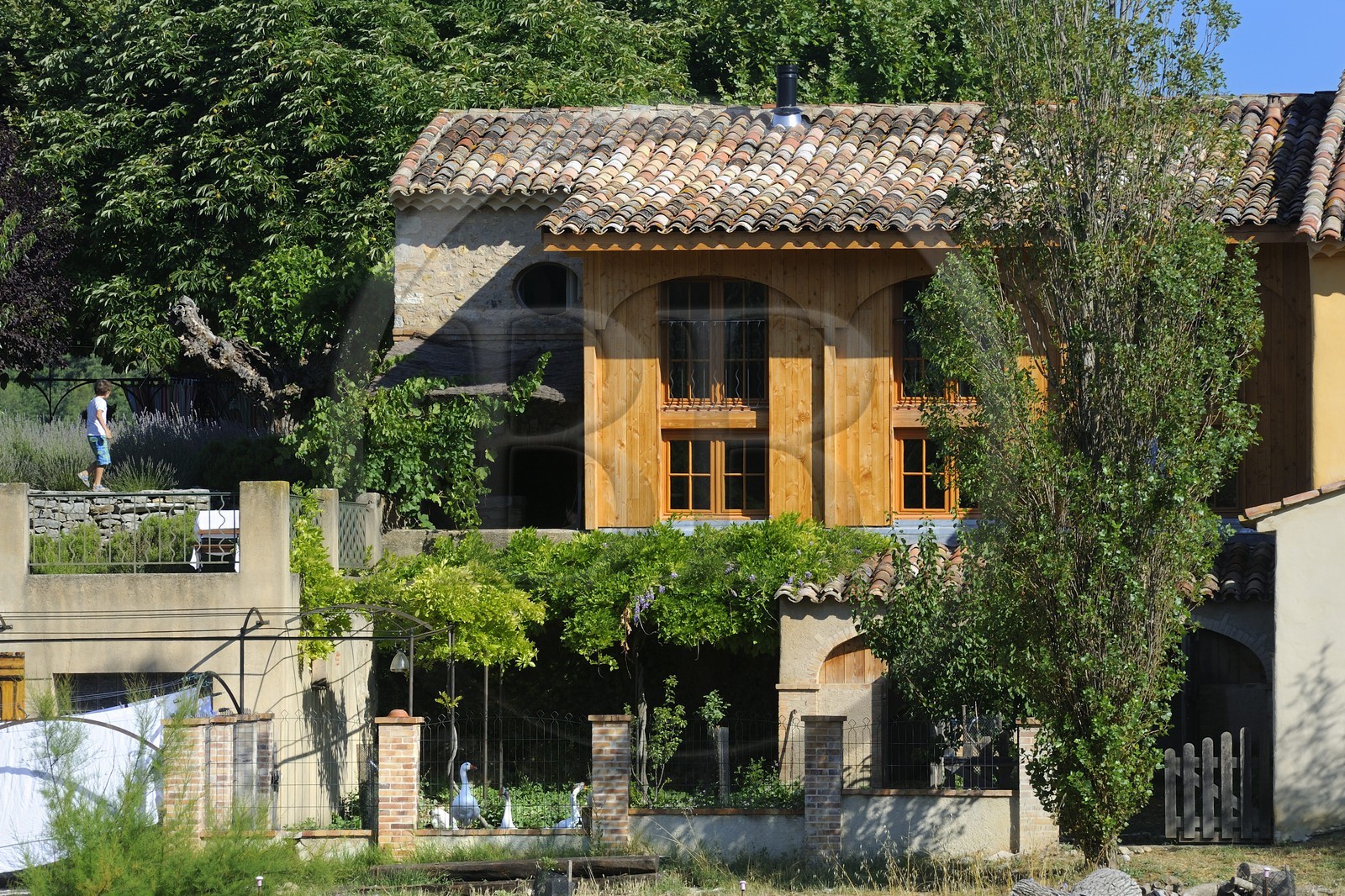 France, Var (83), Provence Verte, Bras, vers Saint-Maximin-la-Sainte-Baume, la maison d'hôtes Le Peyrourier, une campagne en Provence