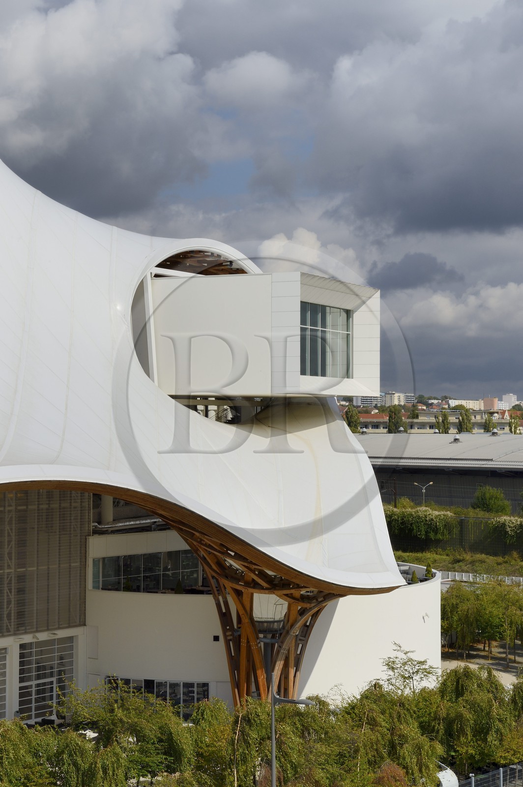 France, Moselle, Metz, Amphitheatre district, Centre Pompidou Metz, art center designed by architects Shigeru Ban and Jean de Gastines