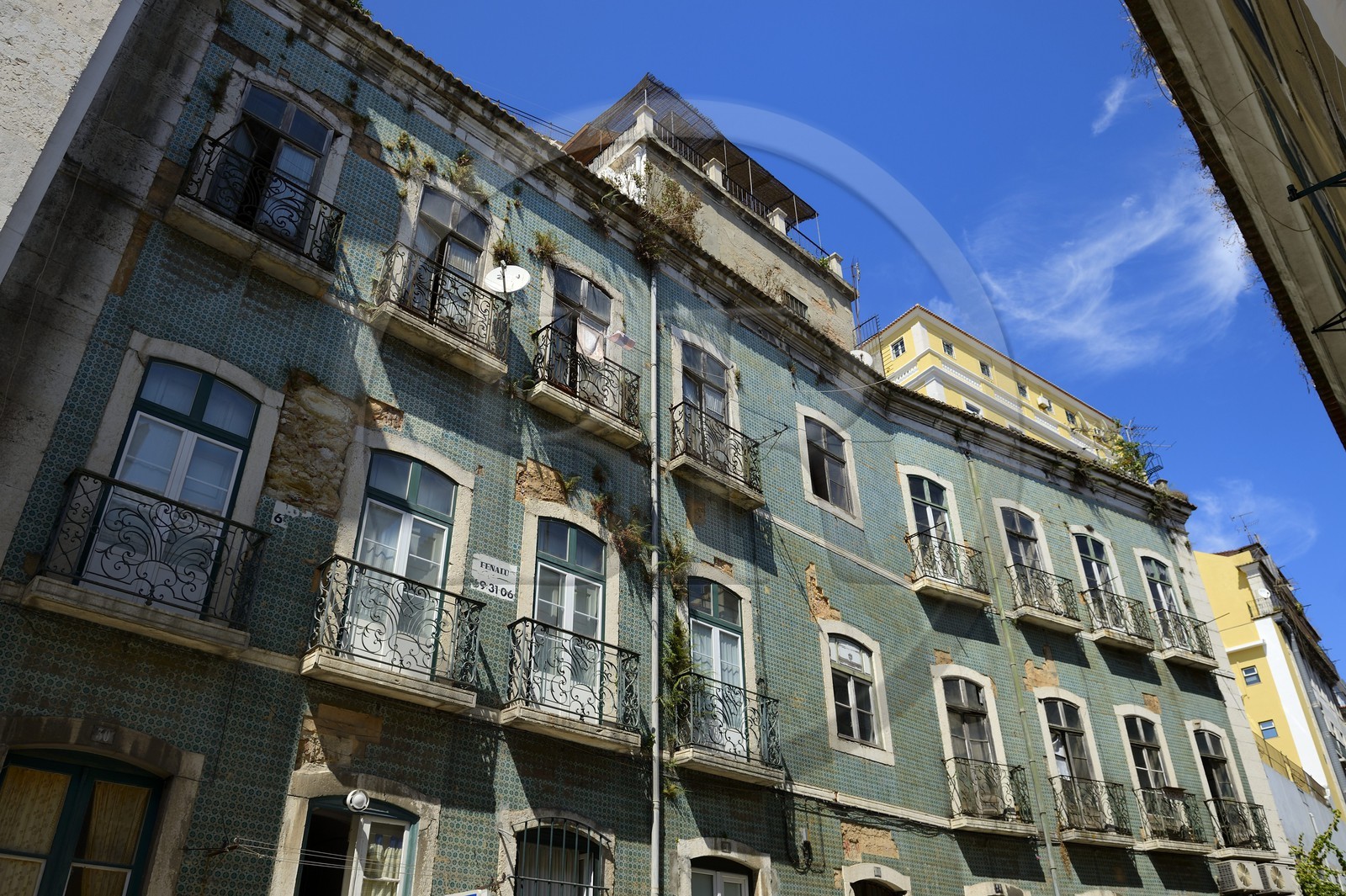 Portugal, Lisbonne, quartier du Chiado, rua Ferragial, une des nombreuses maisons historiques du vieux Lisbonne en attente de restauration