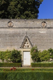 France, Loir et Cher, Villesavin Castle (Loire chateau), bust of Francis I of France on a wall of the Honor courtyard