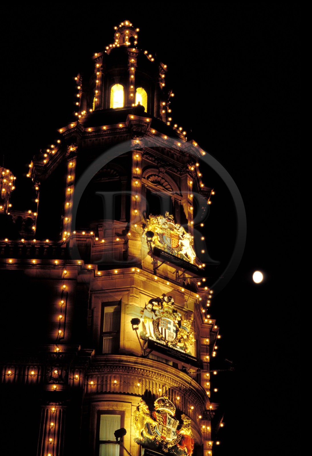 Royaume-Uni, Londres, le grand magasin Harrod's sur Brompton street
