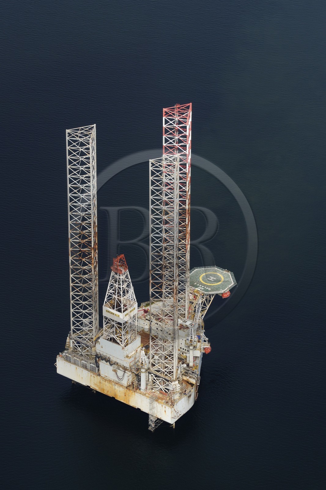 Royaume-Uni, Ecosse, Highland, Cromarty Firth, plate-forme pétrolière (vue aérienne)