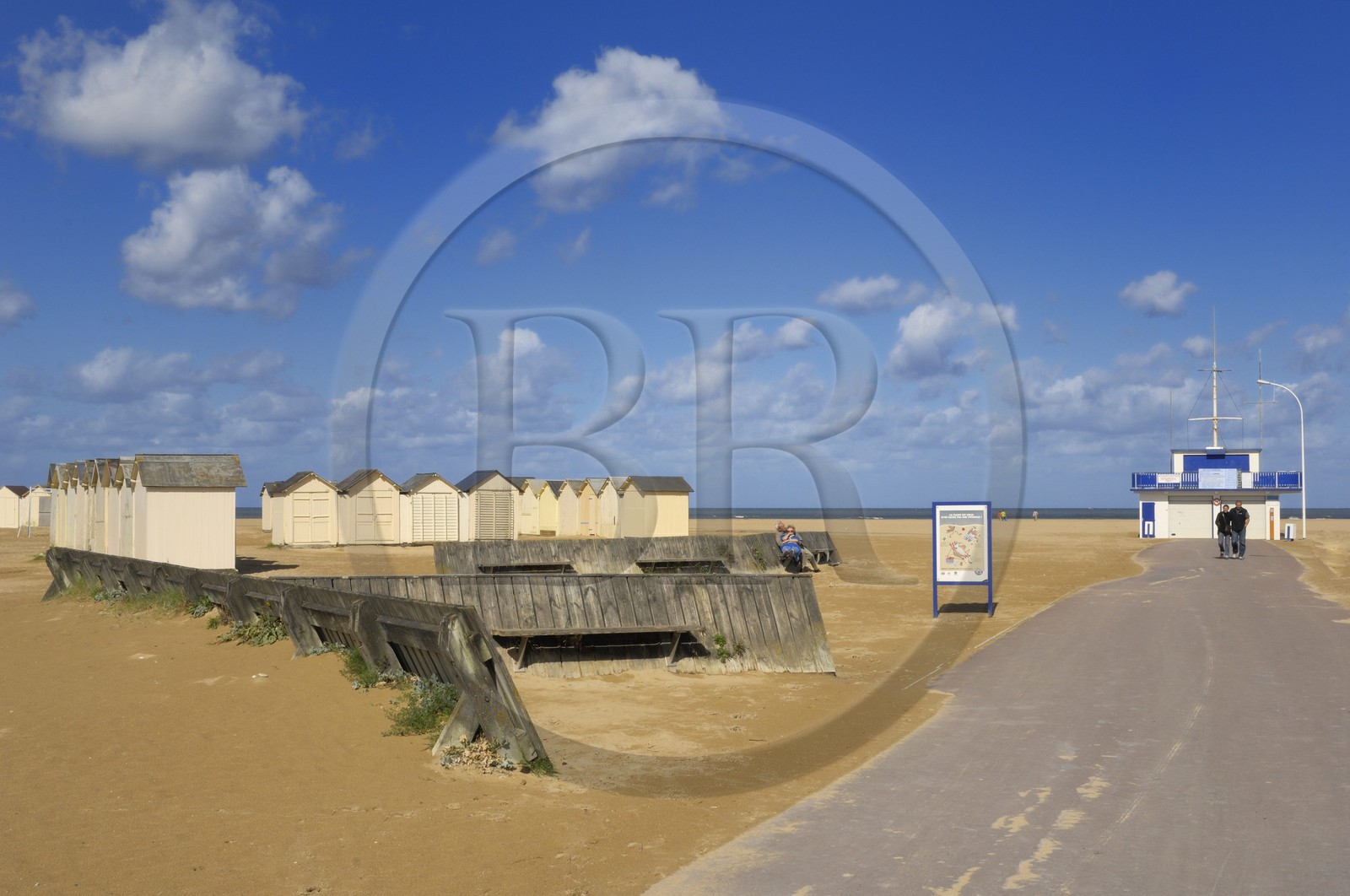 France, Calvados (14), Côte de Nacre, Ouistreham, Riva-Bella, les cabines sur la plage