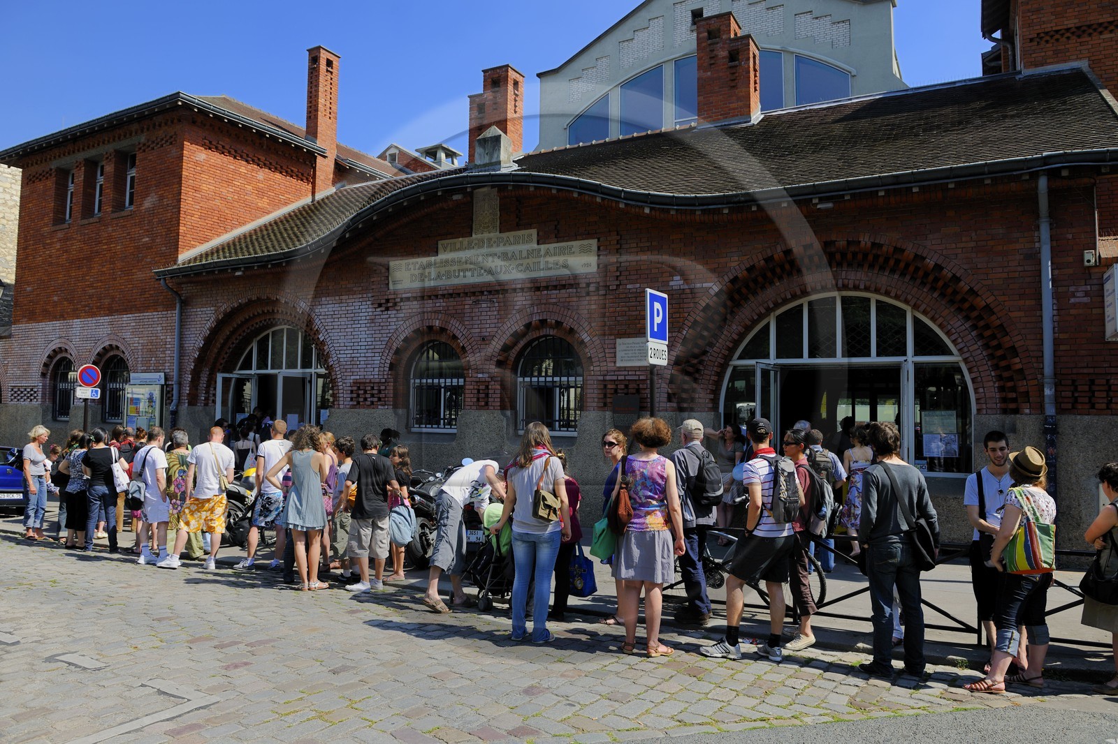 France, Paris (75), quartier de la Butte-aux-Cailles, piscine et bains-douches de la place Paul Verlaine