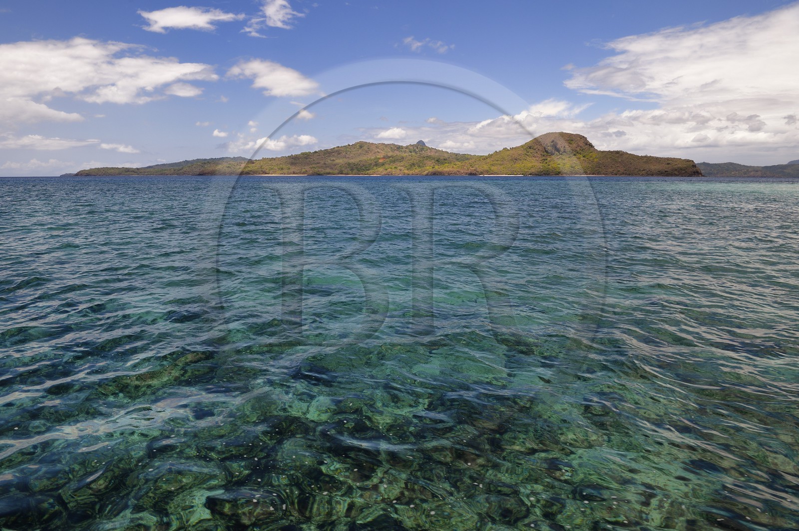 France, Ile de Mayotte, Grande-Terre, M'Tsamoudou, récif de corail dans la lagune face à la pointe Saziley