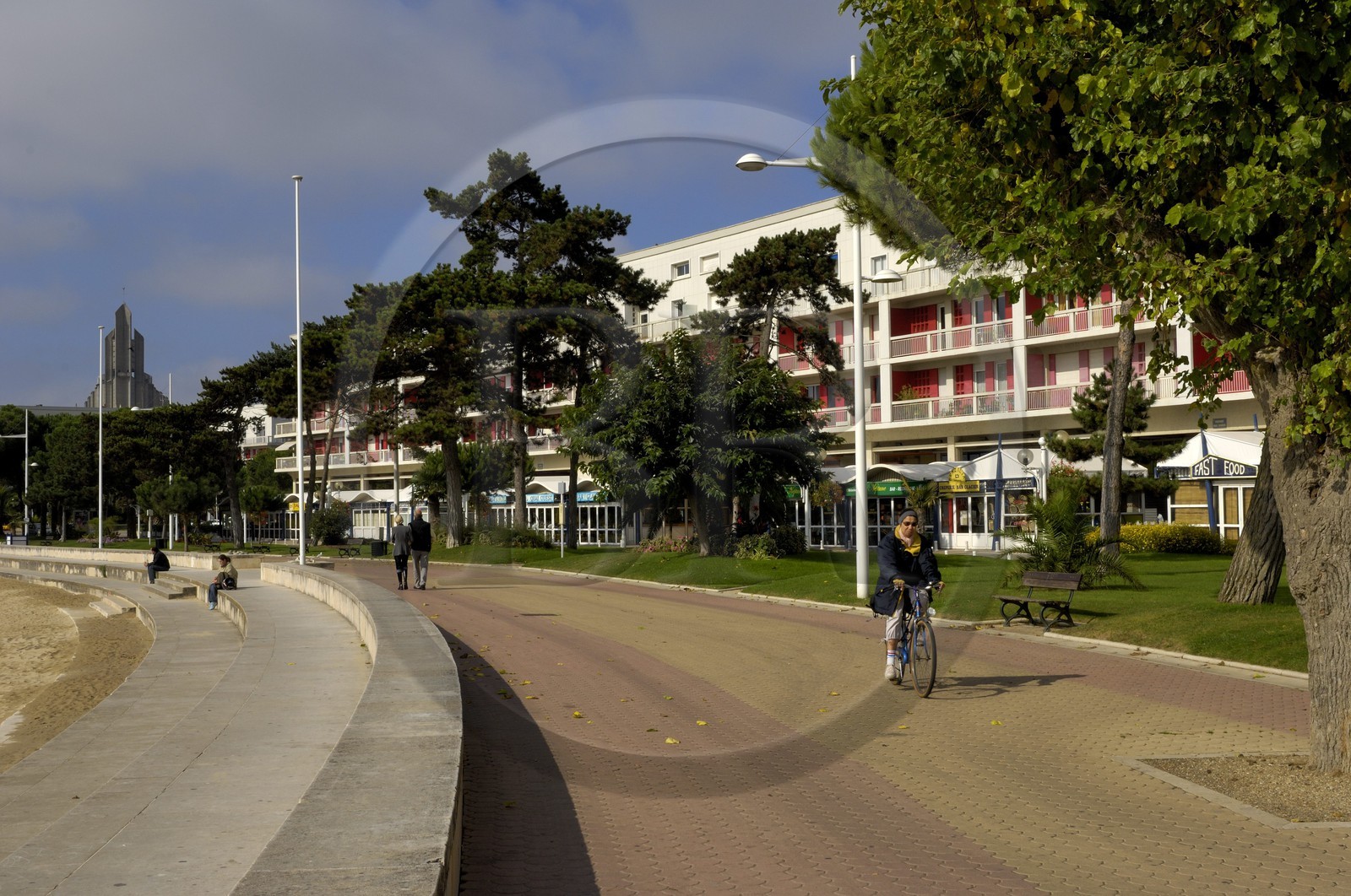 France, Charente-Maritime (17), Royan, le Front de Mer et l'église Notre-Dame