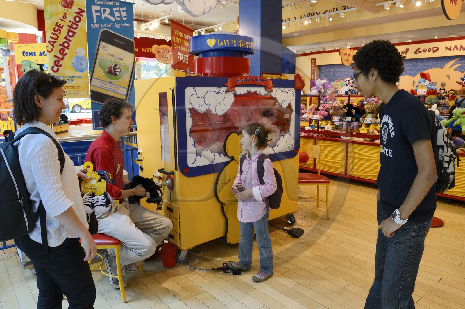 Etats-Unis, New York, Manhattan, Midtown, 5eme Avenue, le magasin Build-A-Bear, un atelier de jouets où les enfants peuvent personnaliser leurs ours en peluche avec un certificat de naissance