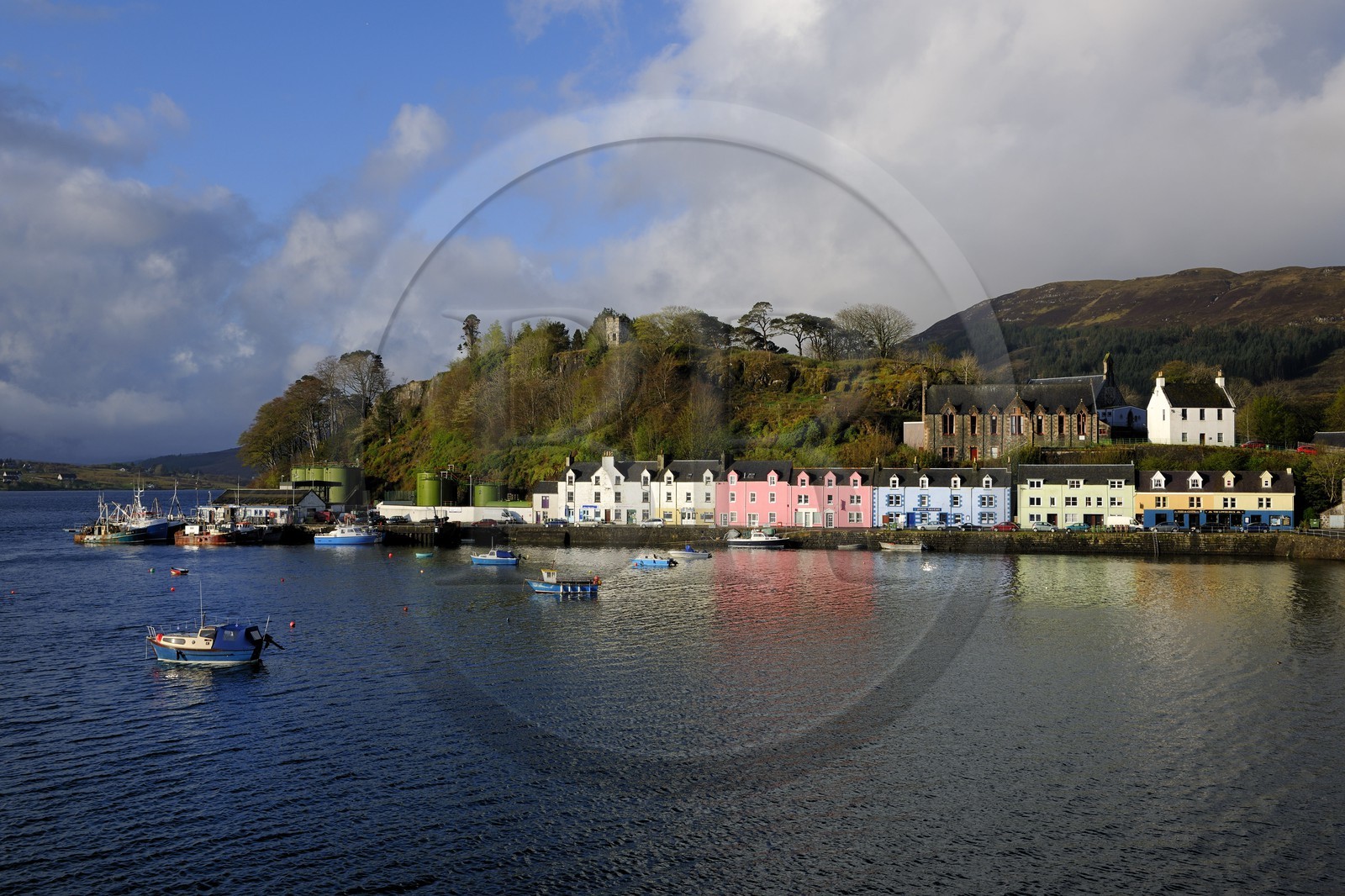 United Kingdom, Scotland, Highlands, Hebrides, Isle of Skye, fishing harbour of Portree