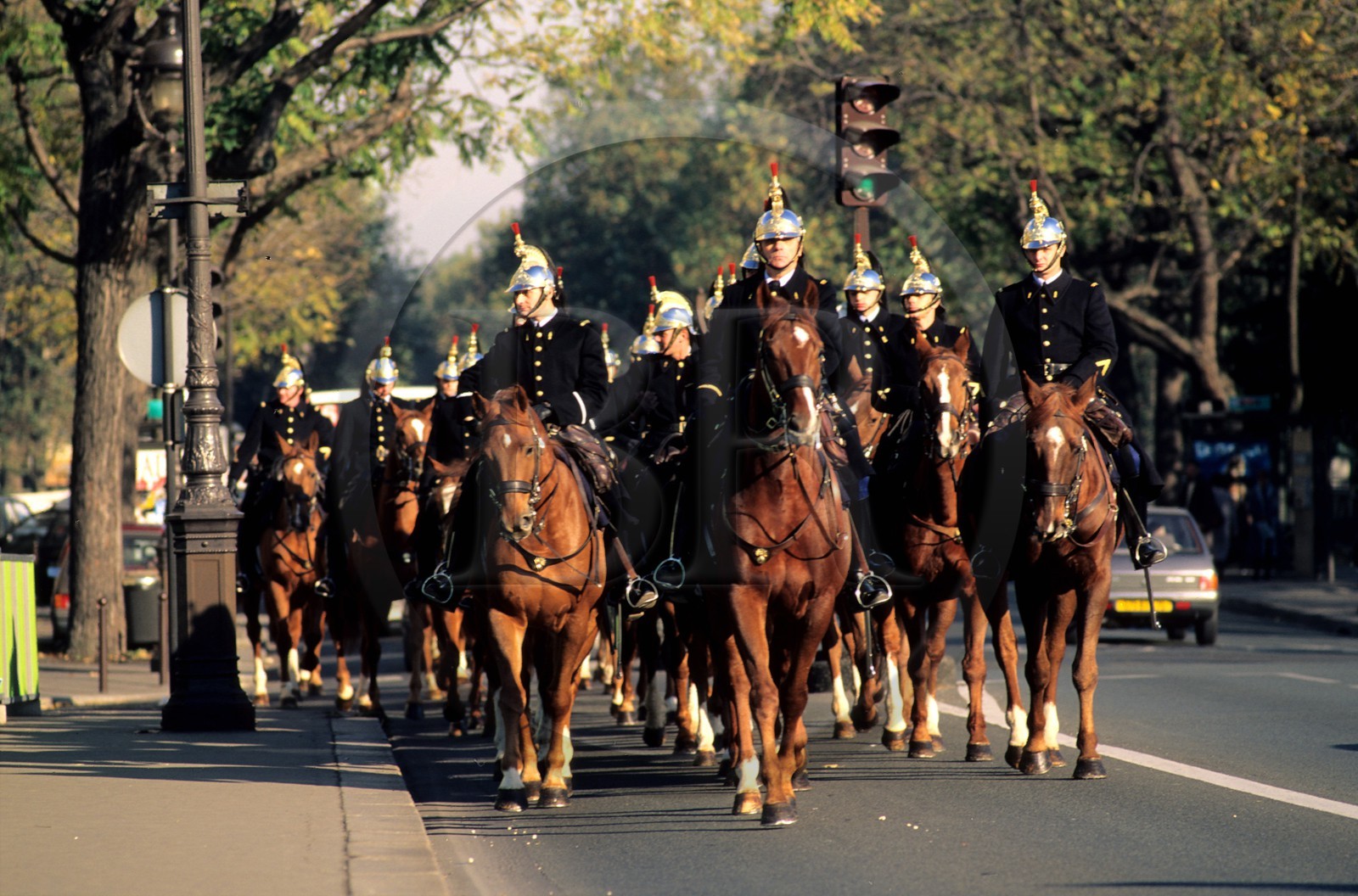 France, Paris (75), la garde républicaine sur un grand boulevard