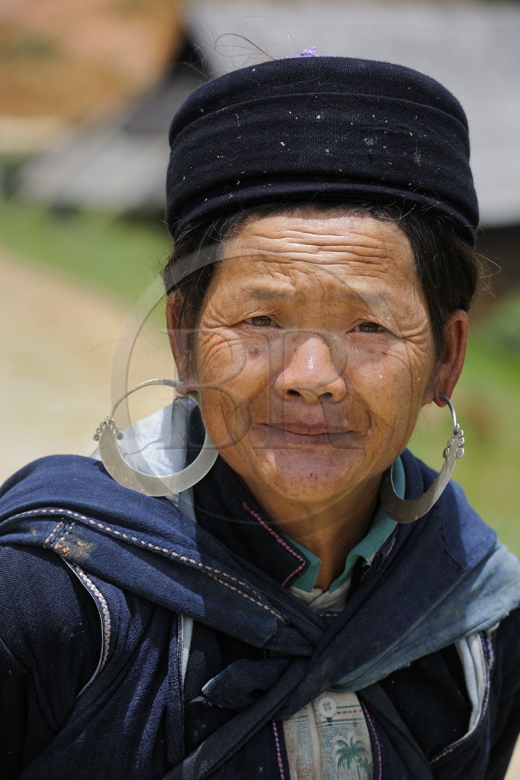 Vietnam, province de Lao Cai, région de Sapa, vallée de Ta Phin, femme de la minorité Hmong Noir