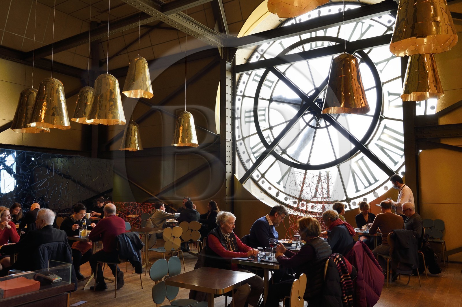 France, Paris (75), le musée d'Orsay, le Café Campana éclairé par son horloge