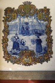 Portugal, Ile de Madère, Funchal, le marché couvert Mercado dos Lavradores, azulejo à l'entrée du marché